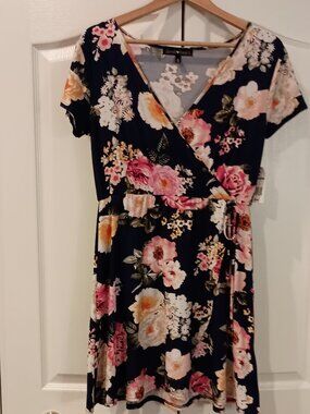 Derek Heart, Floral Roses, Size Large